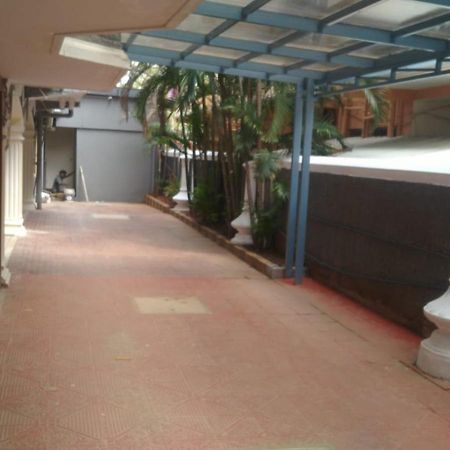 A.R Residency Hotel Ченай Екстериор снимка