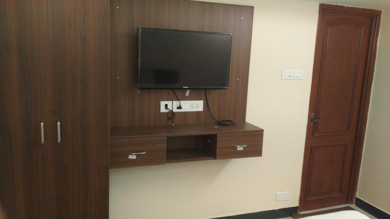 A.R Residency Hotel Ченай Екстериор снимка