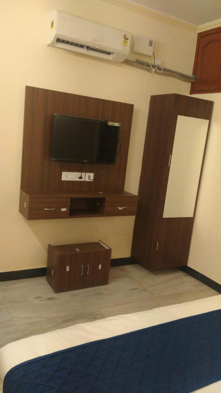 A.R Residency Hotel Ченай Екстериор снимка