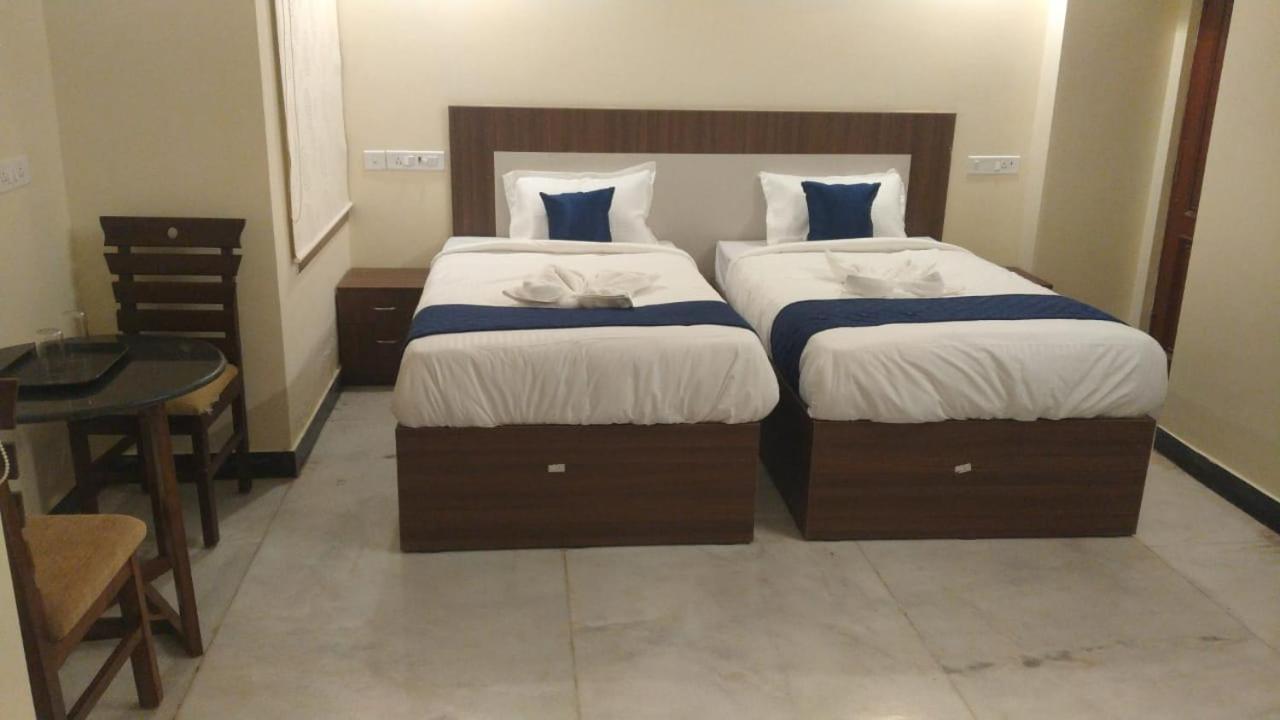 A.R Residency Hotel Ченай Екстериор снимка