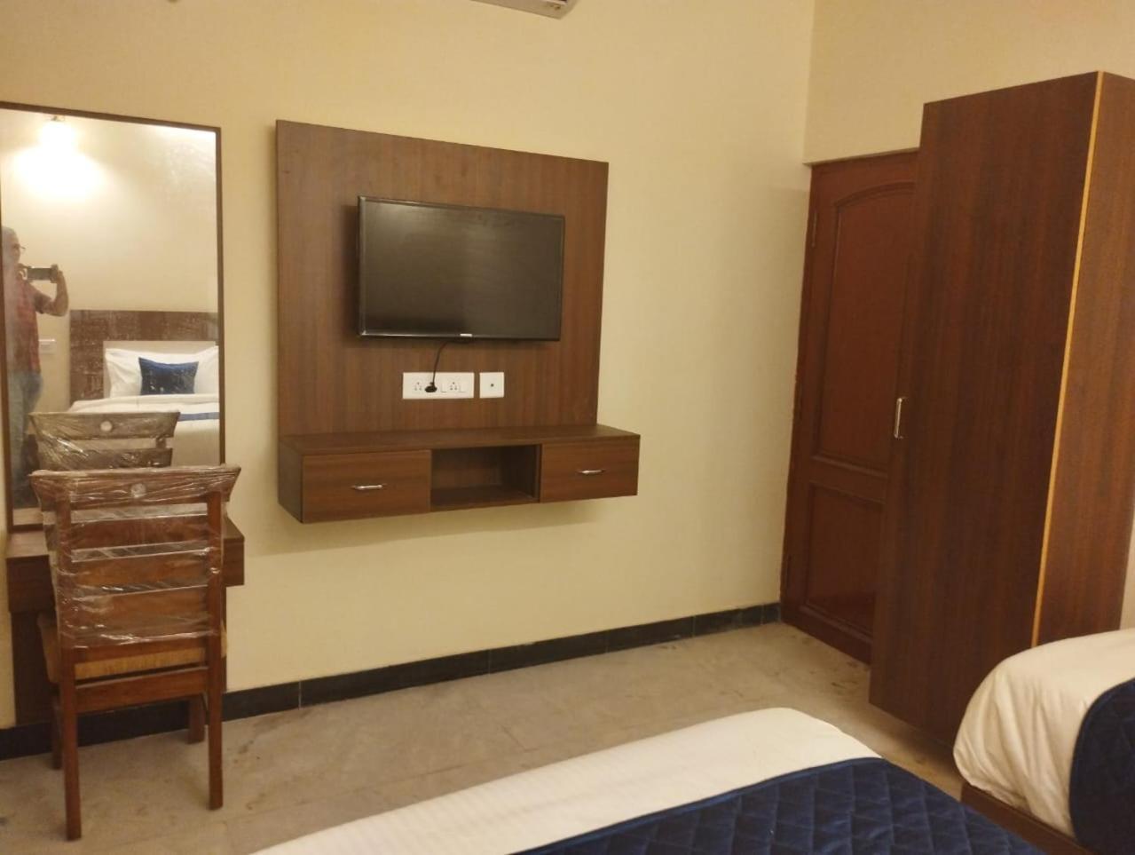 A.R Residency Hotel Ченай Екстериор снимка