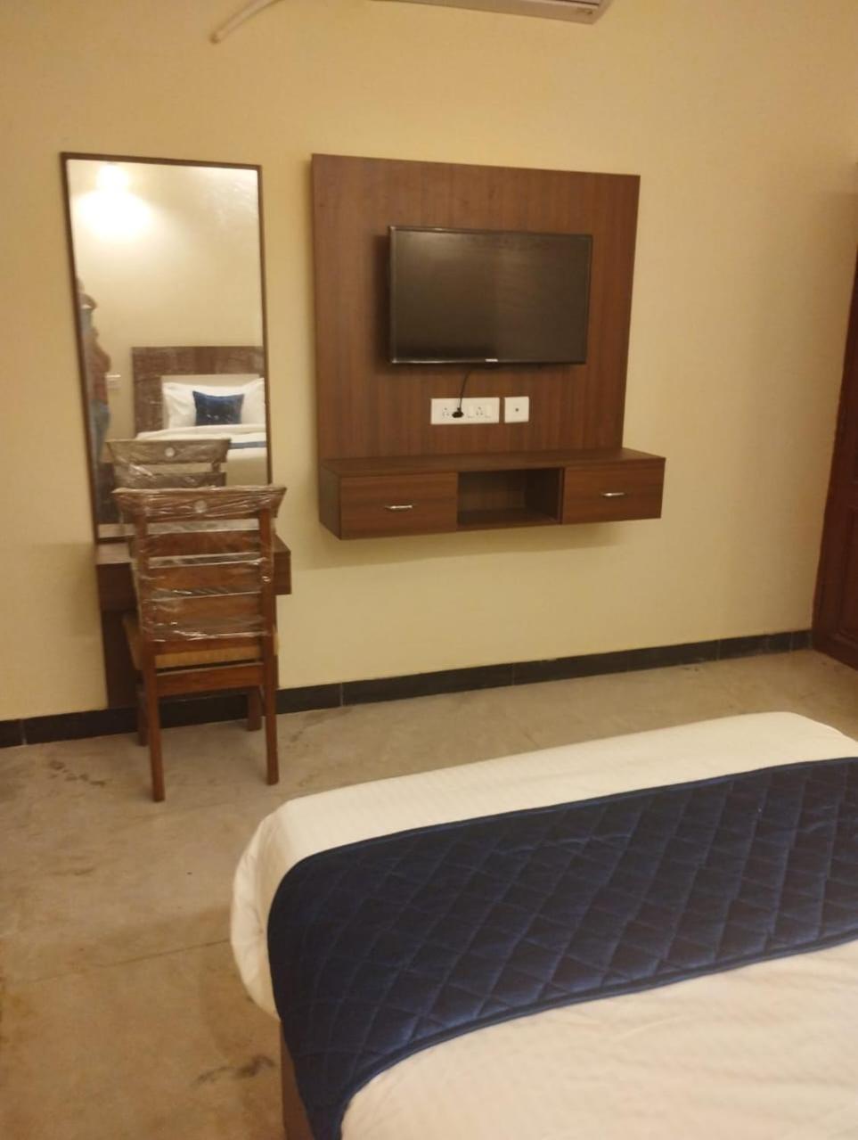 A.R Residency Hotel Ченай Екстериор снимка