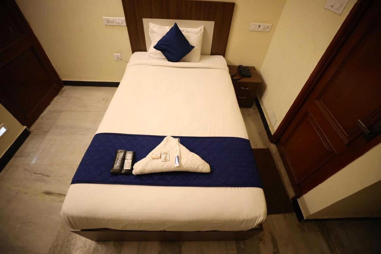 A.R Residency Hotel Ченай Екстериор снимка