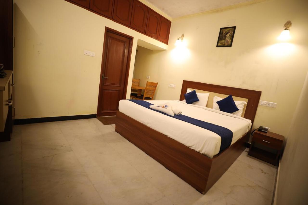 A.R Residency Hotel Ченай Екстериор снимка