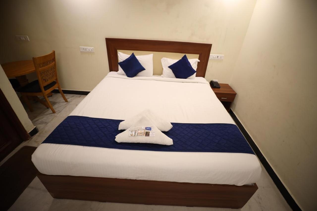 A.R Residency Hotel Ченай Екстериор снимка