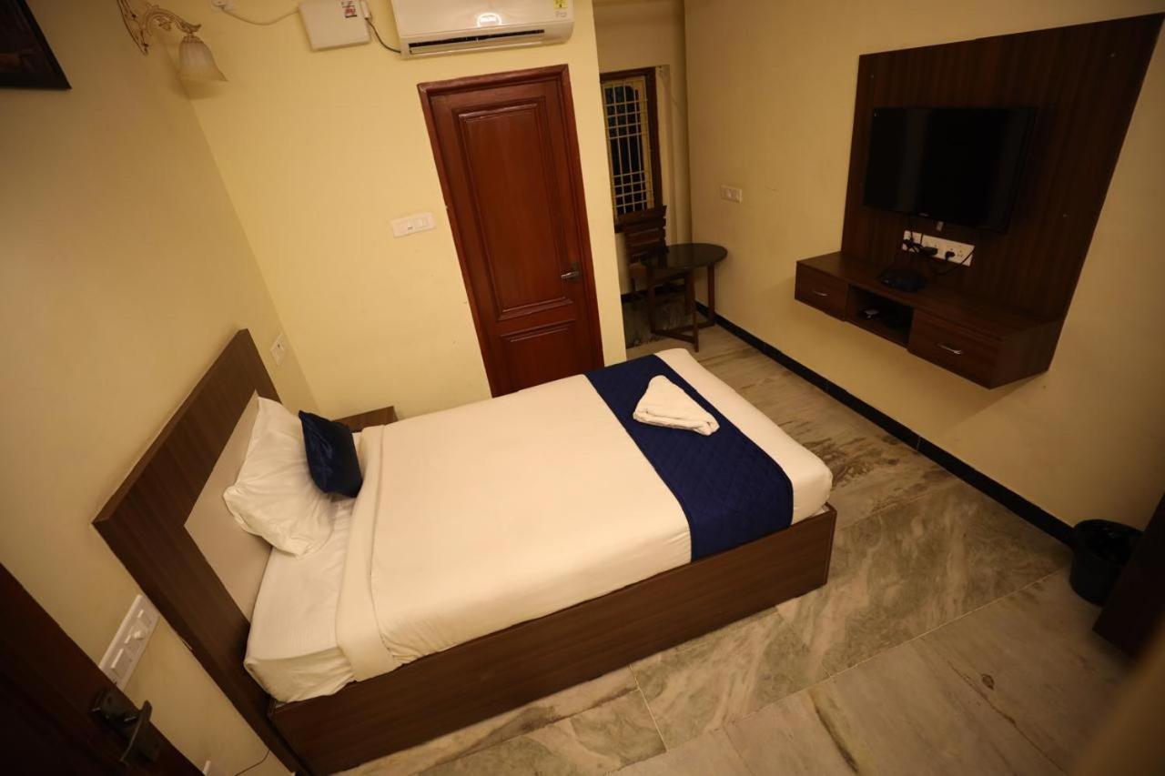 A.R Residency Hotel Ченай Екстериор снимка